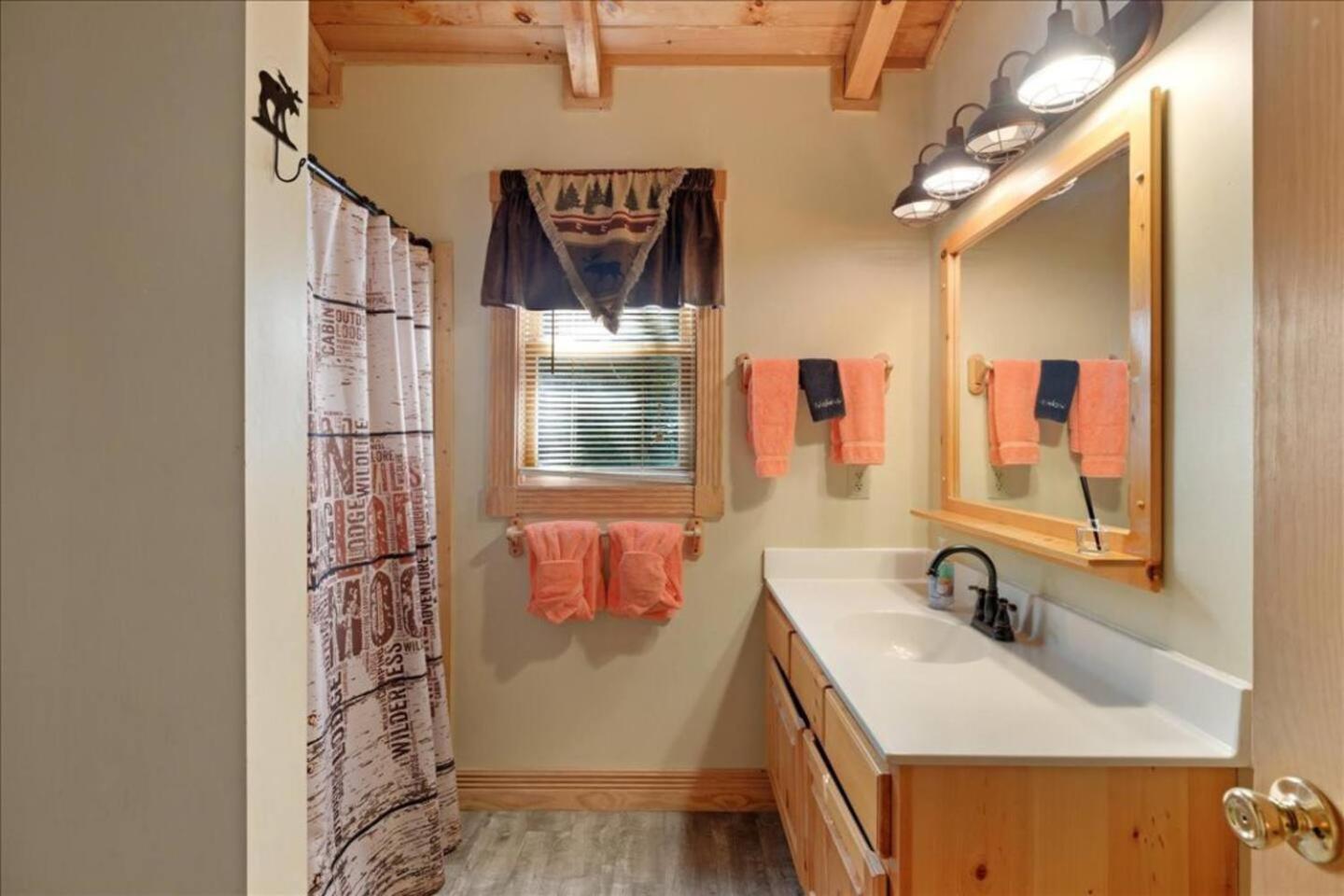 5Br Smoky Cabin Hot Tub, Games, 1 Mi To Parkway بيدجن فورج المظهر الخارجي الصورة